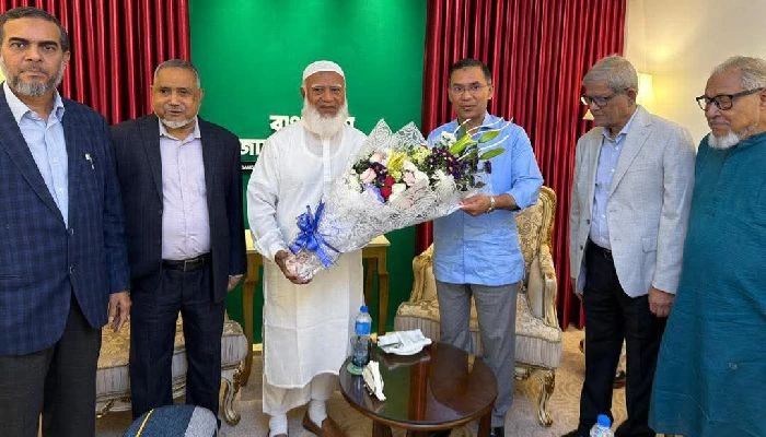 জামায়াত ইসলামীর আমির ডা. শফিকুর রহমানের সঙ্গে সৌজন্য সাক্ষাৎ করতে তার বাসায় গেছেন বিএনপির চেয়ারম্যান তারেক রহমান। ছবি: বিএনপির মিডিয়া সেল