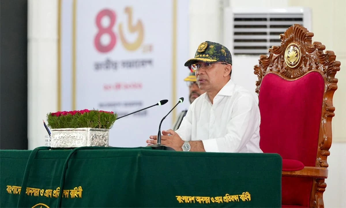 প্রধানমন্ত্রী তারেক রহমান আজ বুধবার গাজীপুরের কালিয়াকৈর উপজেলার সফিপুরে আনসার-ভিডিপি একাডেমিতে বাংলাদেশ আনসার ও গ্রাম প্রতিরক্ষা বাহিনীর ৪৬তম জাতীয় সমাবেশে ভাষণ দেন। ছবি: পিএমও