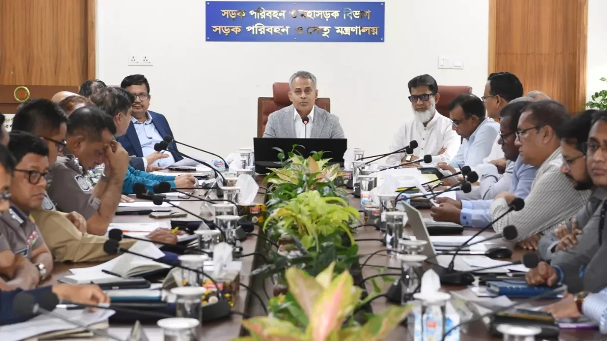 সচিবালয়ে ঈদ প্রস্তুতি সভায় বক্তব্য রাখছেন সড়ক পরিবহন ও সেতুমন্ত্রী শেখ রবিউল আলম। ছবি: সংগৃহীত