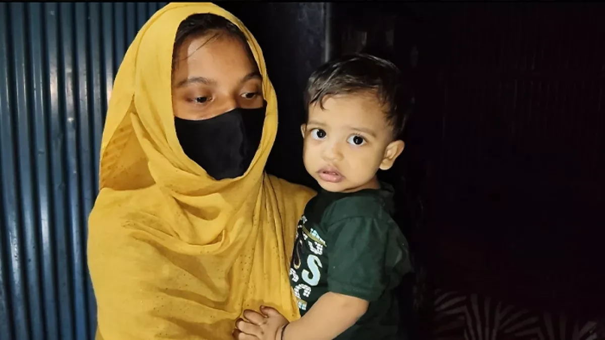 লক্ষ্মীপুরের রামগঞ্জে ভুল টিকা দেওয়ায় ১১ মাসের শিশুর পায়ে জটিলতা দেখা দিয়েছে। ছবি: সংগৃহীত