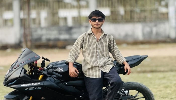 মোটরসাইকেল ও মাইক্রোবাসের সংঘর্ষে নিহত কলেজ শিক্ষার্থী আরিয়ান সাব্বির।ছবি: সংগৃহীত