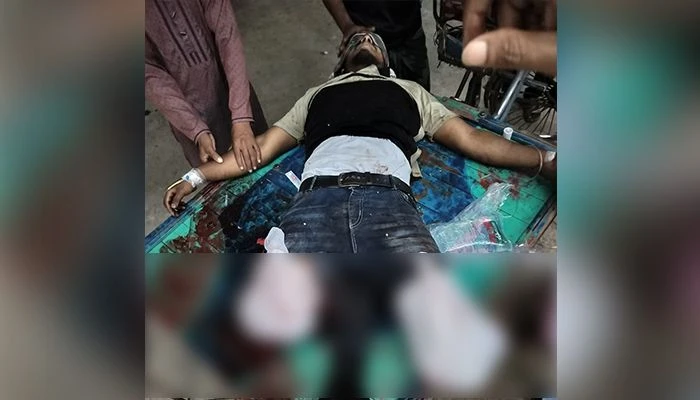 আত্রাইয়ে চলন্ত ট্রেন থেকে নামতে গিয়ে এমরান মিয়া দুই পা বিচ্ছিন্ন হয়। ছবি: প্রতিদিনের বাংলাদেশ