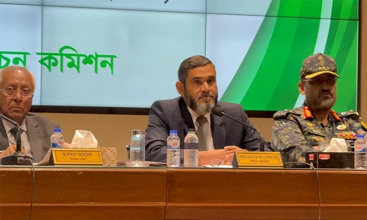 নির্বাচন কমিশনার সানাউল্লাহ। ছবি: বাসস