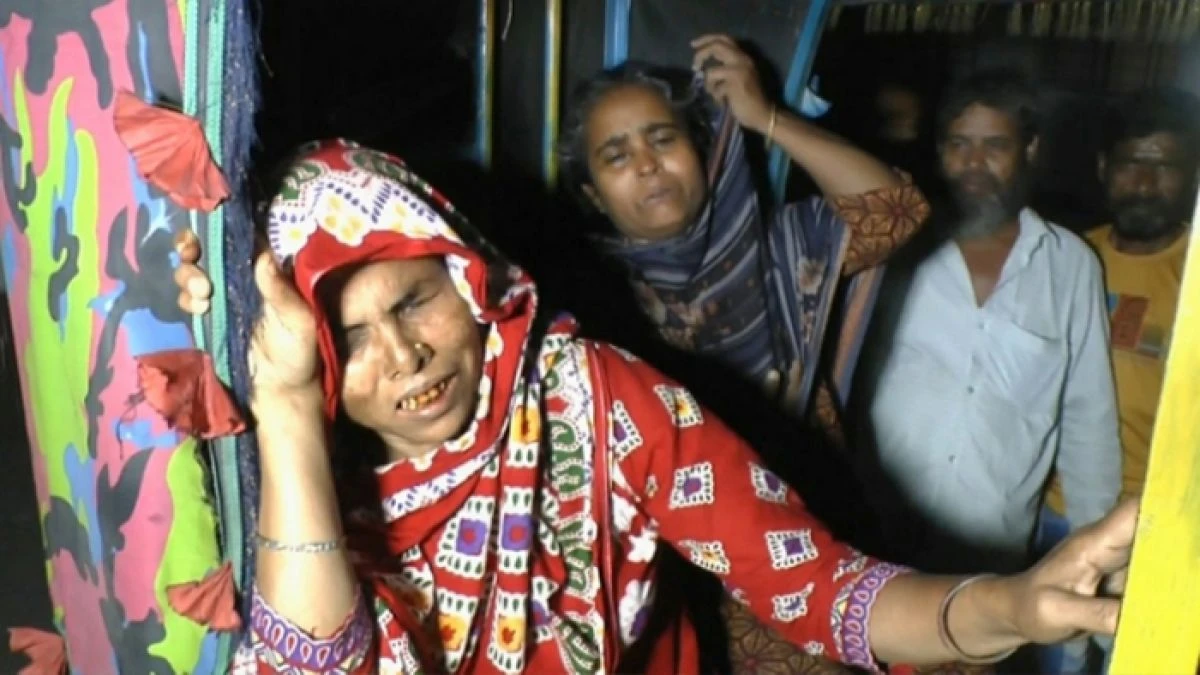 একসঙ্গে দুই ভাইয়ের মৃত্যুতে স্বজনদের আহাজারি। ছবি: ভিডিও থেকে নেওয়া