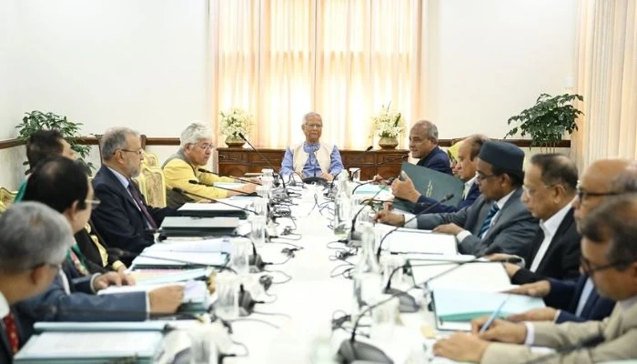 ঢাকায় রাষ্ট্রীয় অতিথি ভবন যমুনায় মঙ্গলবার প্রধান উপদেষ্টা মুহাম্মদ ইউনূসের সভাপতিত্বে নিকারের সভা হয়। ছবি: প্রধান উপদেষ্টার প্রেস উইং