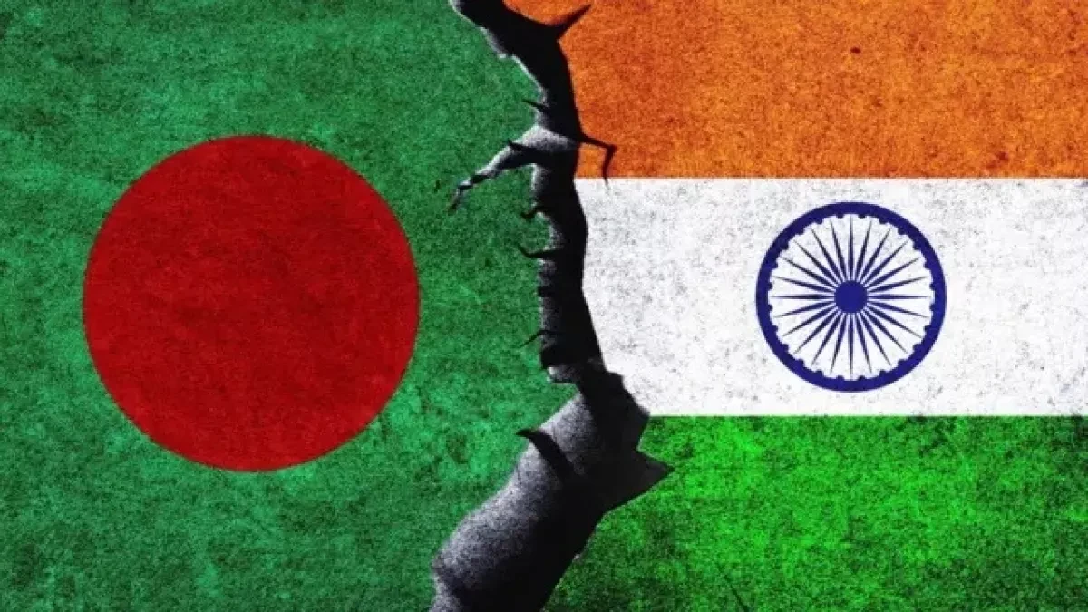 বাংলাদেশ ও ভারতের জাতীয় পতাকার মাঝে ফাটল ও কাটাতারের প্রতীকি চিত্র যা সীমান্ত উত্তেজনাকে প্রকাশ করে। ছবি: বিবিসি