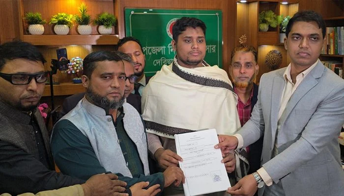 মনোনয়নপত্র জমা দিয়েছেন এনসিপির হাসনাত আবদুল্লাহ। ছবি : সংগৃহীত