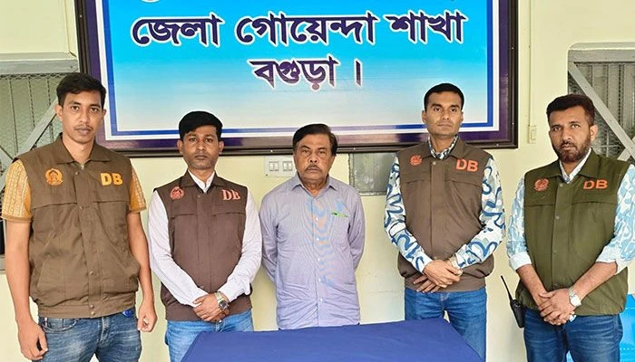 বগুড়ার সাবেক সংসদ সদস্য শরিফুল ইসলাম জিন্নাহকে গ্রেপ্তার করেছে জেলা গোয়েন্দা পুলিশ (ডিবি)। ছবি: নিজস্ব