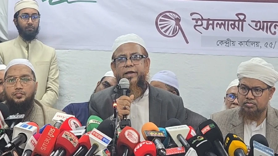 সংবাদ সম্মেলনে ইসলামী আন্দোলনের মুখপাত্র গাজী আতাউর রহমান