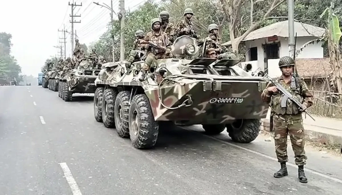 সীতাকুণ্ড উপজেলার জঙ্গল সলিমপুর অভিযানে বাংলাদেশ সেনাবাহিনী। ছবি: সংগৃহীত